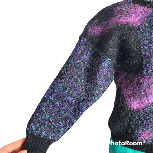 Vintage black and purple wool sweater - Picture 4 of 10